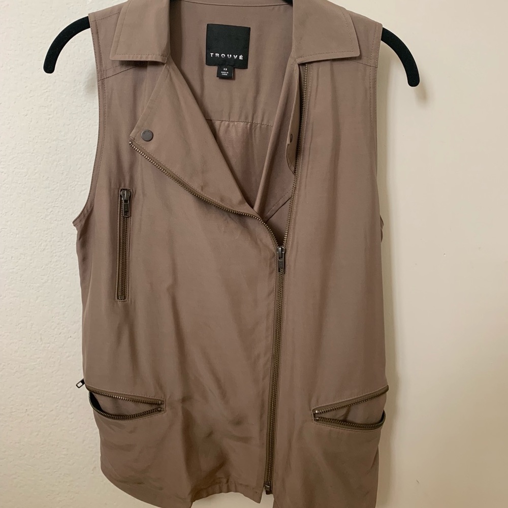 Trouve vest